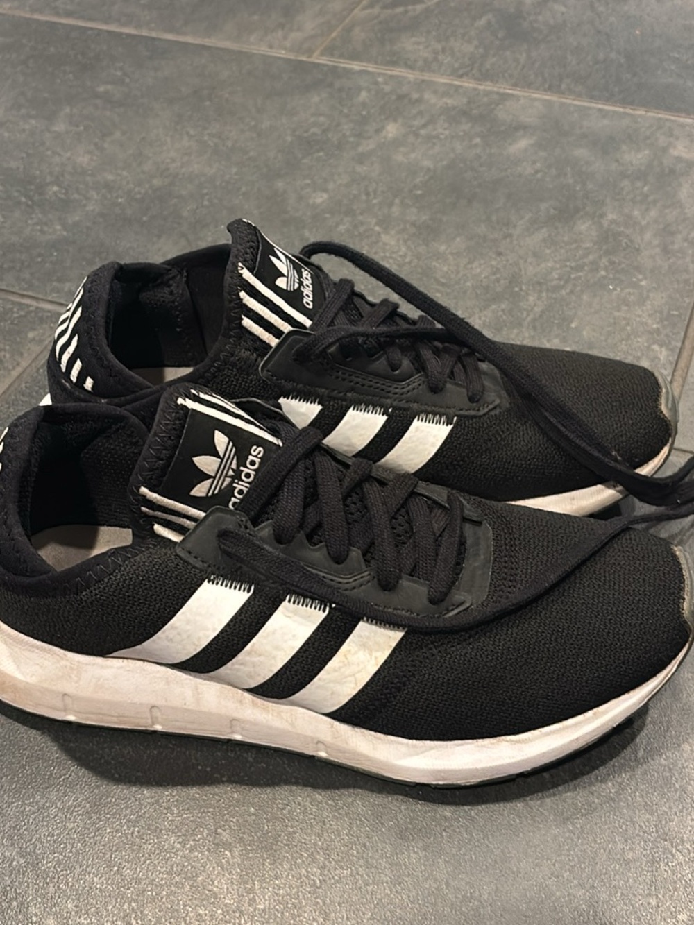 adidas Black and White Casual Running Shoes Sixe 8